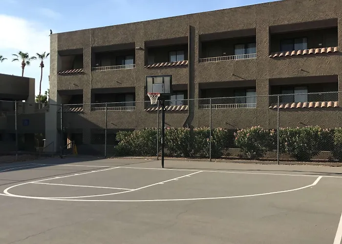 Western Mall Hotel&suites 3*