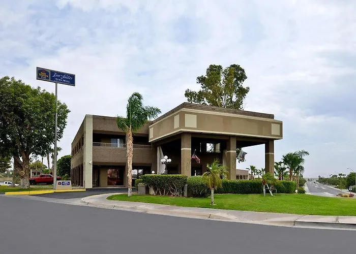 Western Mall Hotel&suites Hotel 3*