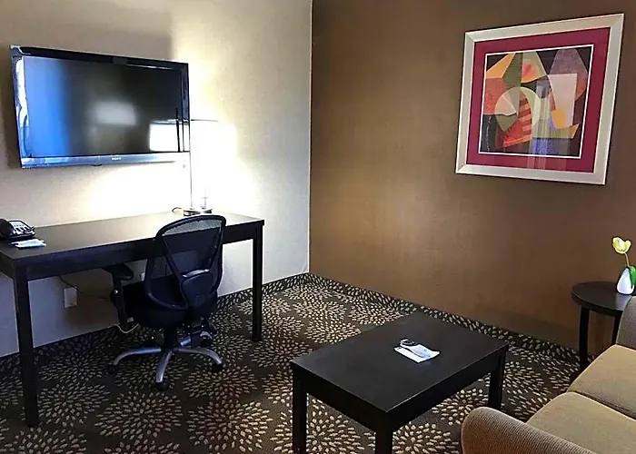 Western Mall Hotel&suites 3*