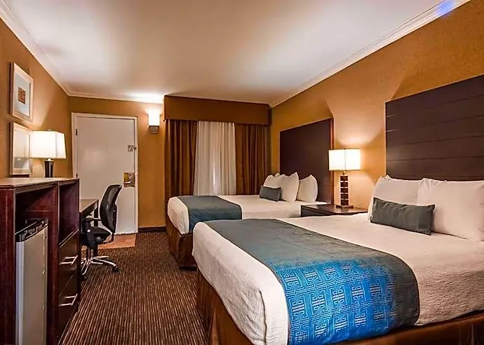 Western Mall Hotel&suites 3*