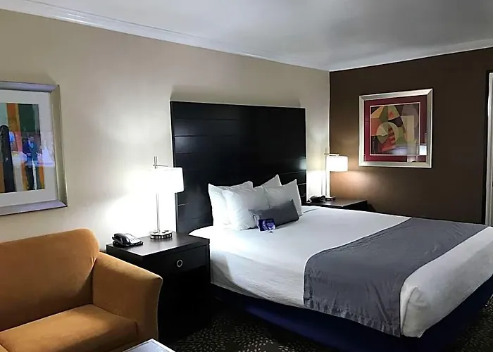 Western Mall Hotel&suites Hotel 3*