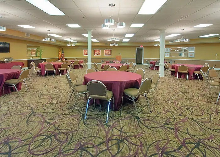 Western Mall Hotel&suites Hotel